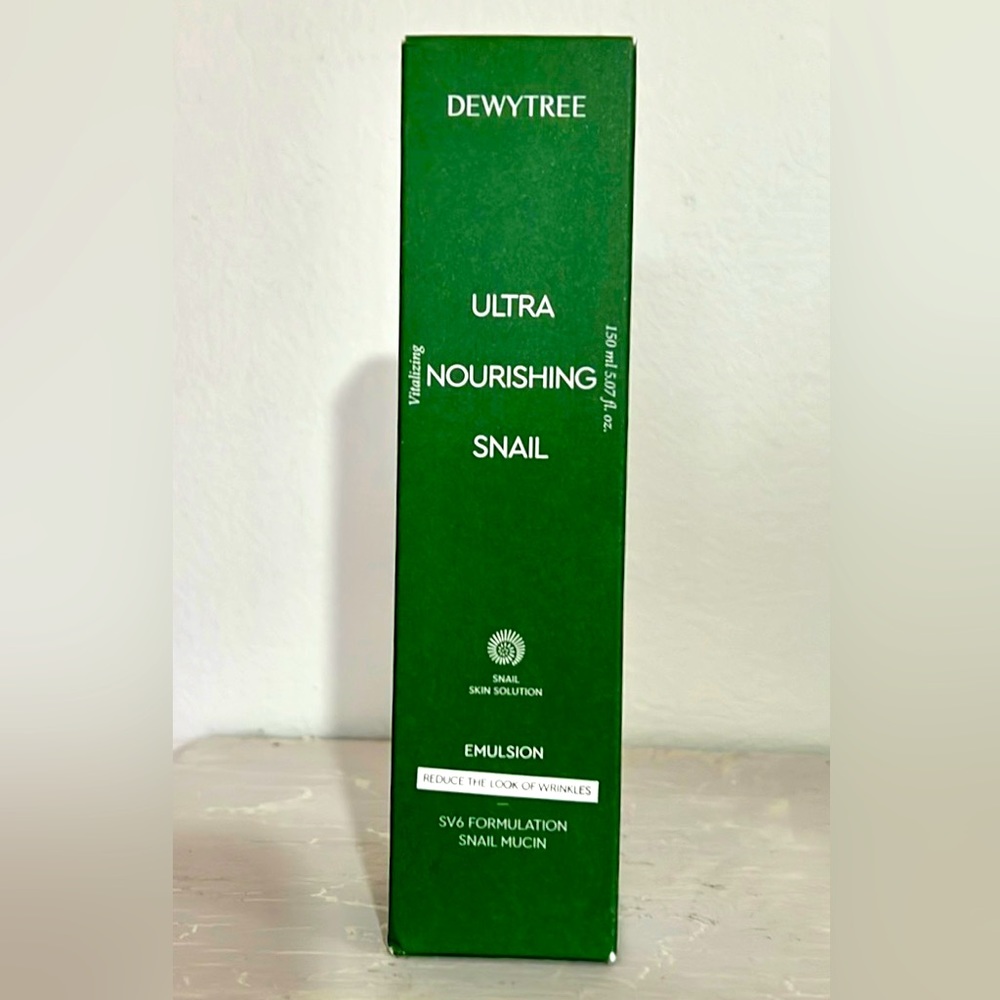 Dewytree ultra nourishing snail emulsion